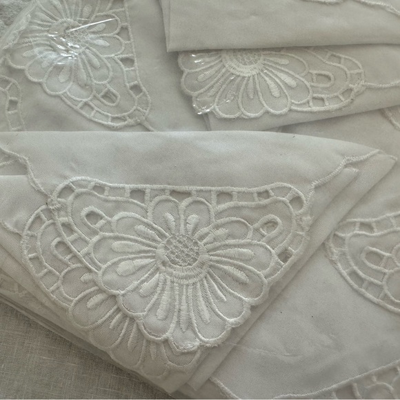 Kardelen Collection~Swedish Floral Design Linen Tablecloth & 12 Napkins Set. - Picture 3 of 3